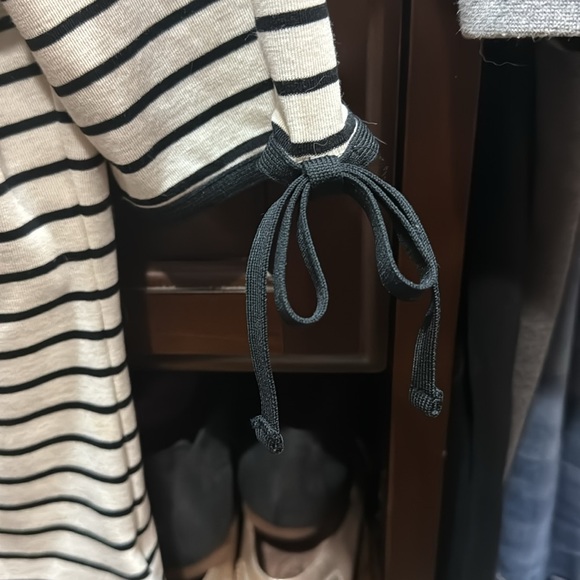 Ralph Lauren medium striped top with detail ties on sleeves. NWOT - Picture 2 of 5